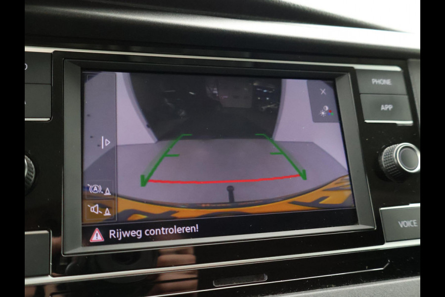 Volkswagen Transporter 2.0 TDI L2H1 HIGHLINE | LMV | TREKHAAK | APPLE CARPLAY | CAMERA | COMFORSTOELEN