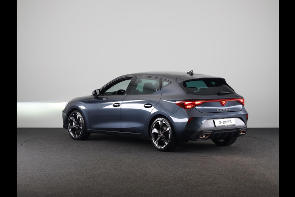 CUPRA Leon 1.5 TSI e-Hybrid Business 204 pk Automaat (DSG) | Navigatie | Parkeersensoren (Park assist) | Achteruitrijcamera | Stoelverwarming | Adaptieve cruise control |