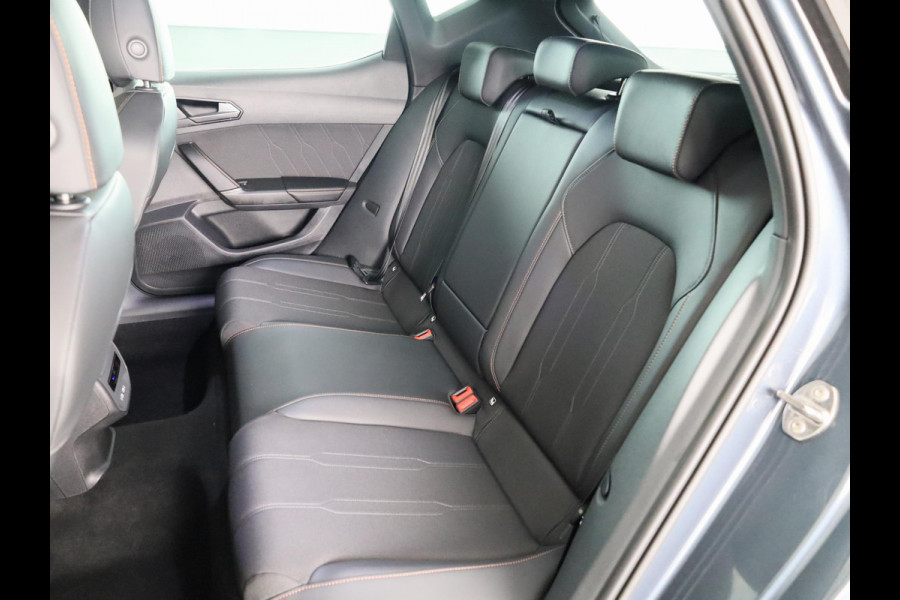 CUPRA Leon 1.5 TSI e-Hybrid Business 204 pk Automaat (DSG) | Navigatie | Parkeersensoren (Park assist) | Achteruitrijcamera | Stoelverwarming | Adaptieve cruise control |
