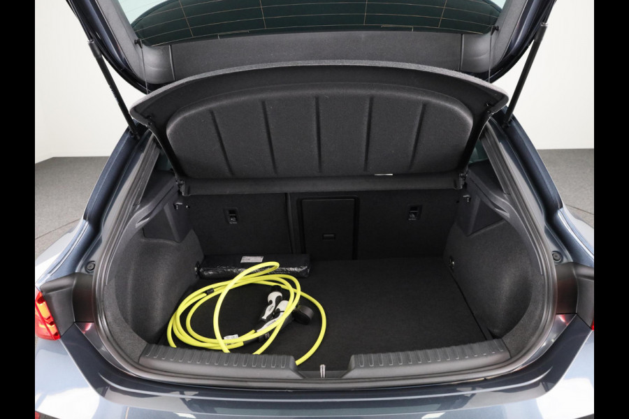 CUPRA Leon 1.5 TSI e-Hybrid Business 204 pk Automaat (DSG) | Navigatie | Parkeersensoren (Park assist) | Achteruitrijcamera | Stoelverwarming | Adaptieve cruise control |