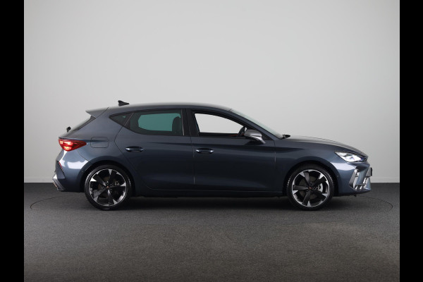CUPRA Leon 1.5 TSI e-Hybrid Business 204 pk Automaat (DSG) | Navigatie | Parkeersensoren (Park assist) | Achteruitrijcamera | Stoelverwarming | Adaptieve cruise control |
