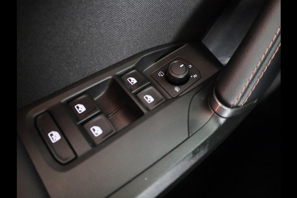 CUPRA Leon 1.5 TSI e-Hybrid Business 204 pk Automaat (DSG) | Navigatie | Parkeersensoren (Park assist) | Achteruitrijcamera | Stoelverwarming | Adaptieve cruise control |