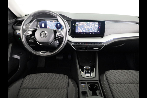 Škoda Octavia Combi 1.0 e-TSI Business Edition Plus 110 pk Automaat (DSG) | Verlengde garantie | Navigatie | Parkeersensoren | Adaptieve cruise control | Stoelverwarming |