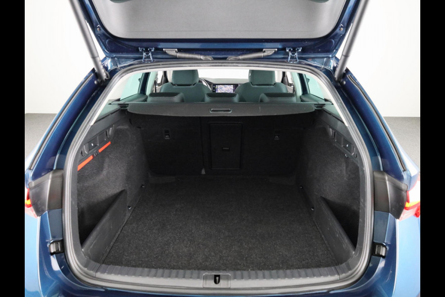 Škoda Octavia Combi 1.0 e-TSI Business Edition Plus 110 pk Automaat (DSG) | Verlengde garantie | Navigatie | Parkeersensoren | Adaptieve cruise control | Stoelverwarming |