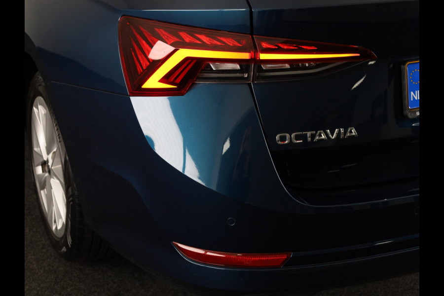 Škoda Octavia Combi 1.0 e-TSI Business Edition Plus 110 pk Automaat (DSG) | Verlengde garantie | Navigatie | Parkeersensoren | Adaptieve cruise control | Stoelverwarming |