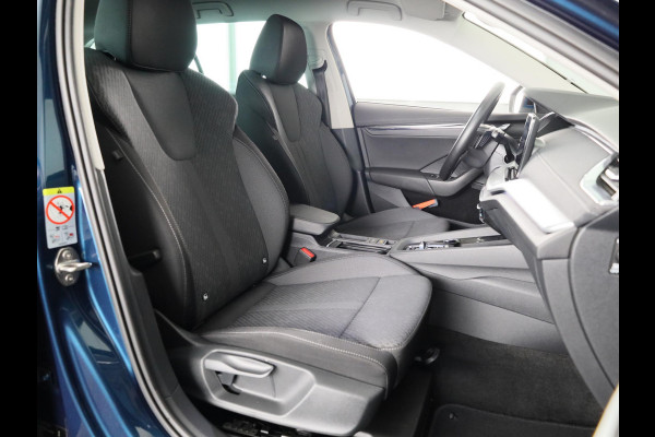 Škoda Octavia Combi 1.0 e-TSI Business Edition Plus 110 pk Automaat (DSG) | Verlengde garantie | Navigatie | Parkeersensoren | Adaptieve cruise control | Stoelverwarming |