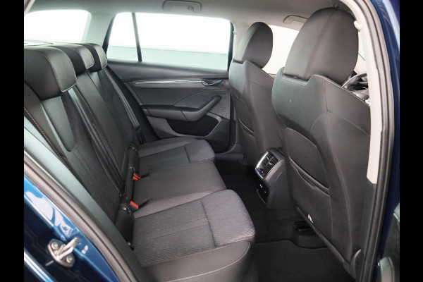 Škoda Octavia Combi 1.0 e-TSI Business Edition Plus 110 pk Automaat (DSG) | Verlengde garantie | Navigatie | Parkeersensoren | Adaptieve cruise control | Stoelverwarming |