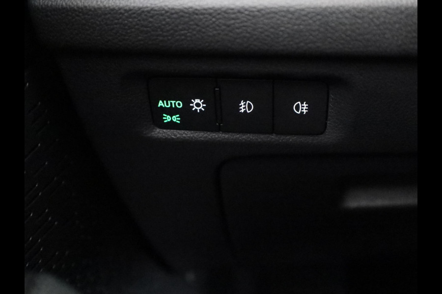 Škoda Octavia Combi 1.0 e-TSI Business Edition Plus 110 pk Automaat (DSG) | Verlengde garantie | Navigatie | Parkeersensoren | Adaptieve cruise control | Stoelverwarming |