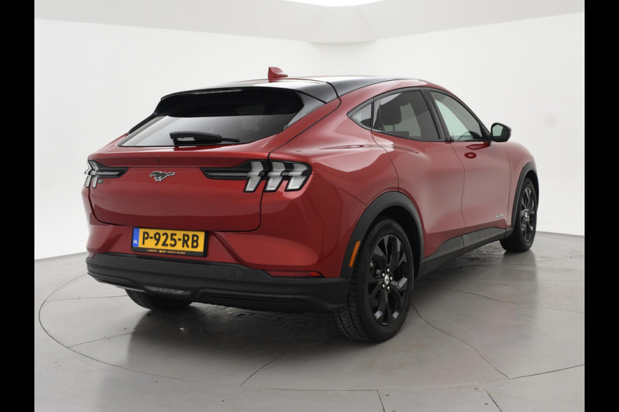 Ford Mustang Mach-E 75kWh LUCID RED + STUURVERW. / ADAPTIVE CRUISE / CARPLAY