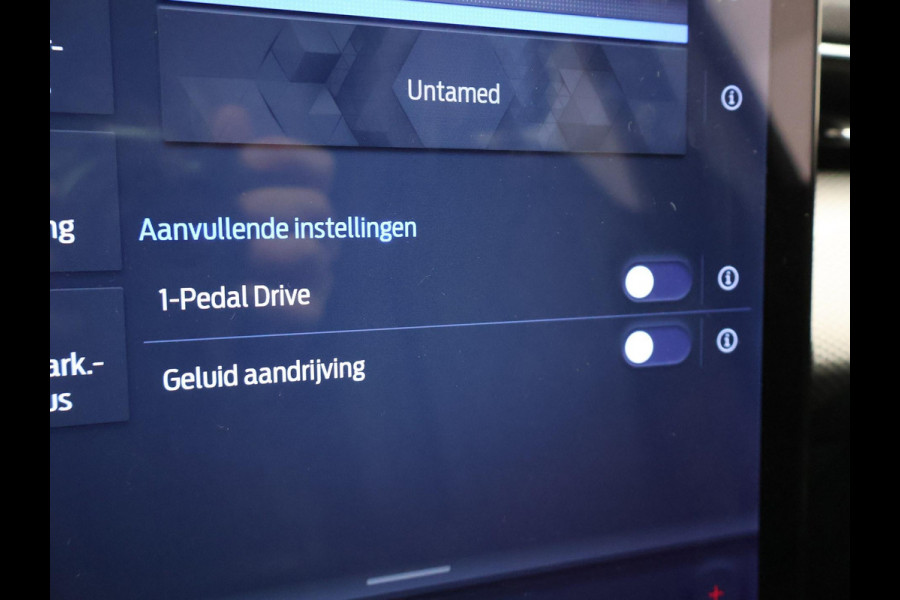 Ford Mustang Mach-E 75kWh LUCID RED + STUURVERW. / ADAPTIVE CRUISE / CARPLAY