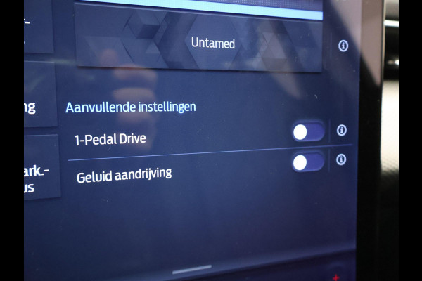 Ford Mustang Mach-E 75kWh LUCID RED + STUURVERW. / ADAPTIVE CRUISE / CARPLAY