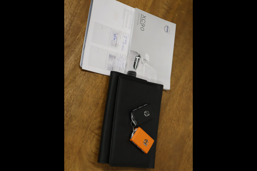 Volvo XC90 2.0 T8 Recharge AWD Business Pro [TREKHAAK, APPLE CARPLAY, ANDROID AUTO, ADAPTIVE CRUISE CONTROL, 360 CAMERA, STUURVERWARMING, STOELVERWARMING, NIEUWSTAAT]