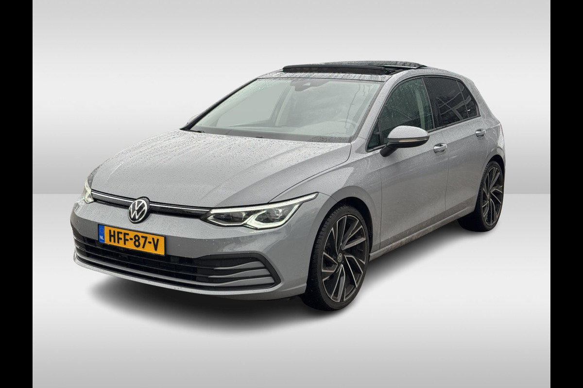 Volkswagen Golf 1.5 TSI / Panoramadak / CarPlay / Keyless / Parkeerhulp V+A / Matrix LED / 18'' / Stoelverwarming / ACC