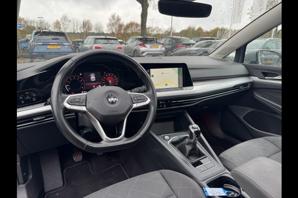 Volkswagen Golf 1.5 TSI / Panoramadak / CarPlay / Keyless / Parkeerhulp V+A / Matrix LED / 18'' / Stoelverwarming / ACC