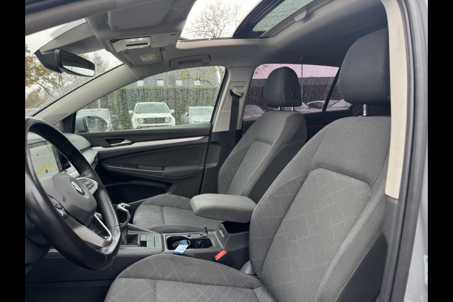 Volkswagen Golf 1.5 TSI / Panoramadak / CarPlay / Keyless / Parkeerhulp V+A / Matrix LED / 18'' / Stoelverwarming / ACC