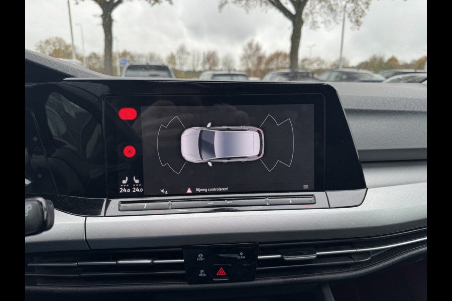 Volkswagen Golf 1.5 TSI / Panoramadak / CarPlay / Keyless / Parkeerhulp V+A / Matrix LED / 18'' / Stoelverwarming / ACC