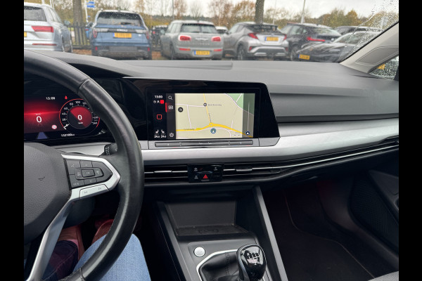 Volkswagen Golf 1.5 TSI / Panoramadak / CarPlay / Keyless / Parkeerhulp V+A / Matrix LED / 18'' / Stoelverwarming / ACC
