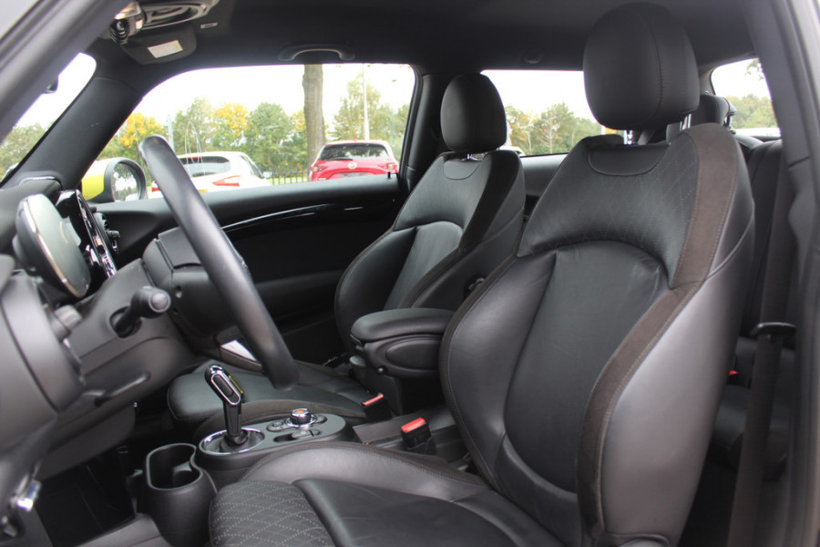 MINI Mini Electric Charged 33 kWh / Camera / Head-up / Leder / Harman Kardon / Keyless / 17'' / CarPlay / Stoelverwarming / Matrix LED / DAB / Cruise Control