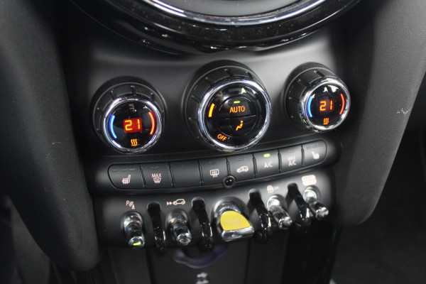 MINI Mini Electric Charged 33 kWh / Camera / Head-up / Leder / Harman Kardon / Keyless / 17'' / CarPlay / Stoelverwarming / Matrix LED / DAB / Cruise Control