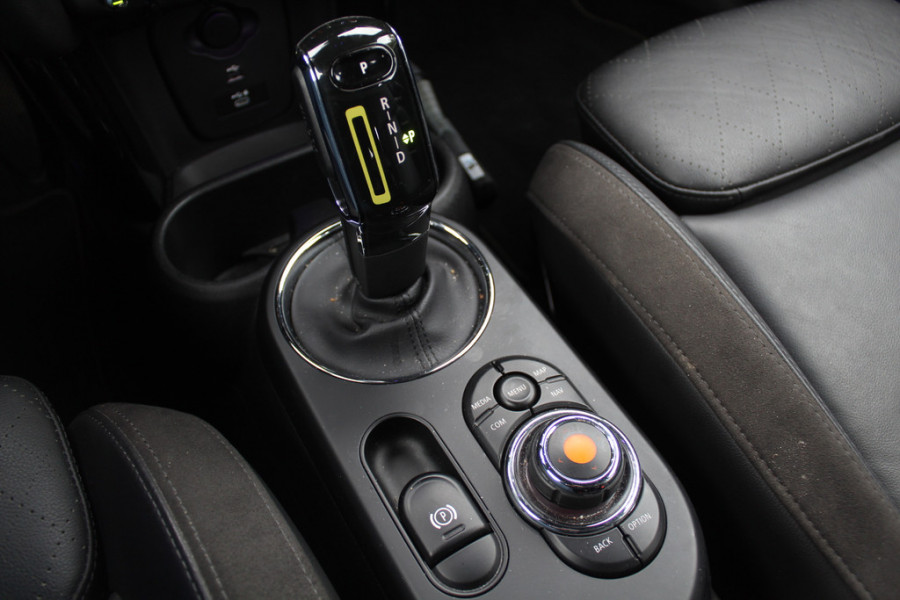 MINI Mini Electric Charged 33 kWh / Camera / Head-up / Leder / Harman Kardon / Keyless / 17'' / CarPlay / Stoelverwarming / Matrix LED / DAB / Cruise Control