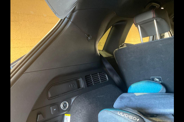 Ford Kuga 2.5 PHEV ST-Line X | Wegklapbare trekhaak | Adaptive cruise control | Winter Pack | Camera | Dodehoeksensoren | Bang&Olufsen | Half-leder | Rode remklauwen | 1.500 kg trekgewicht