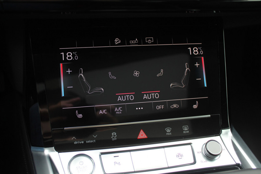 Audi e-tron e-tron 50 quattro Launch edition plus 71 kWh / Panoramadak / Leder / 20'' / Luchtvering / Parkeerhulp V+A / ACC / Navigatie / Stoelverwarming