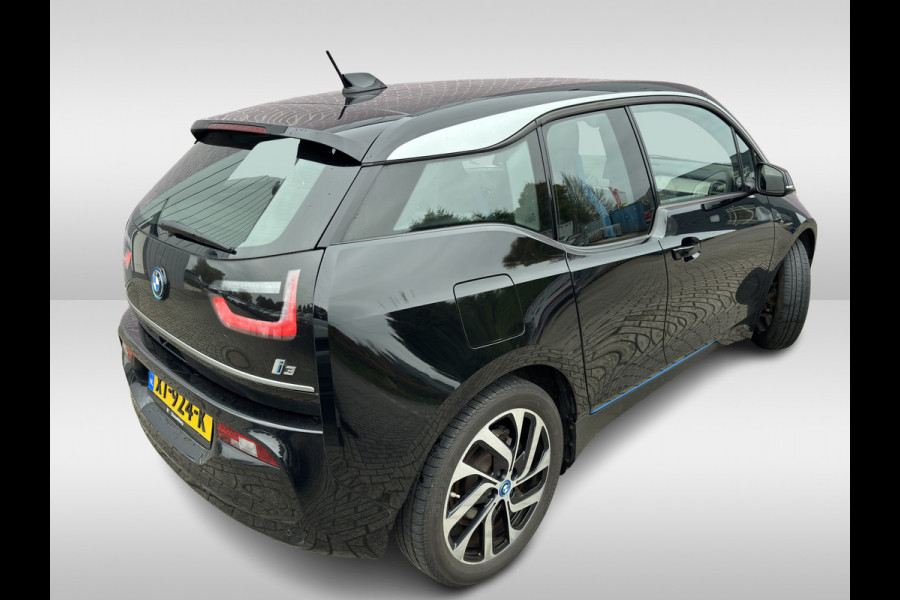 BMW i3 Basis 120Ah 42 kWh / Navigatie / 19'' / Parkeerhulp achter / Navigatie / Harman Kardon / Stoelverwarming / Cruise Control / Warmtepomp / Getint glas