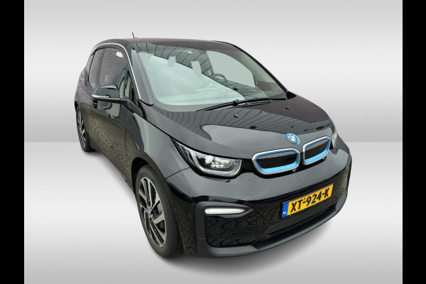 BMW i3 Basis 120Ah 42 kWh / Navigatie / 19'' / Parkeerhulp achter / Navigatie / Harman Kardon / Stoelverwarming / Cruise Control / Warmtepomp / Getint glas
