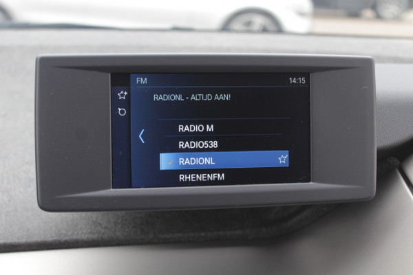BMW i3 Basis 120Ah 42 kWh / Navigatie / 19'' / Parkeerhulp achter / Navigatie / Harman Kardon / Stoelverwarming / Cruise Control / Warmtepomp / Getint glas