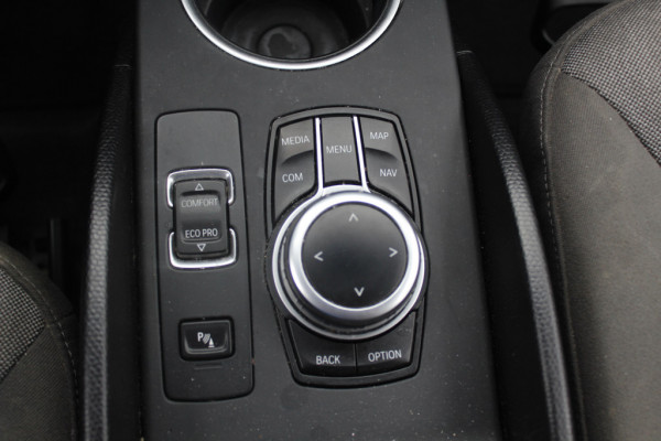 BMW i3 Basis 120Ah 42 kWh / Navigatie / 19'' / Parkeerhulp achter / Navigatie / Harman Kardon / Stoelverwarming / Cruise Control / Warmtepomp / Getint glas