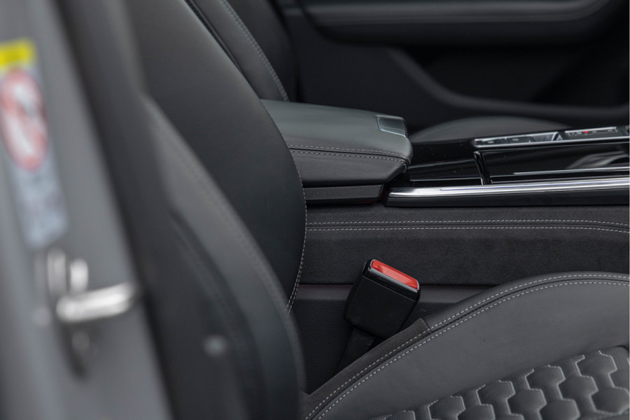 Audi RS6 Avant 4.0 TFSI 600pk Quattro Keramisch B&O Advanced HuD Dynamic+ Carbon