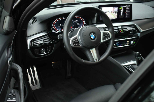 BMW 5 Serie Touring 530e xDrive M-Sport Pano ACC H/K HUD 19inch