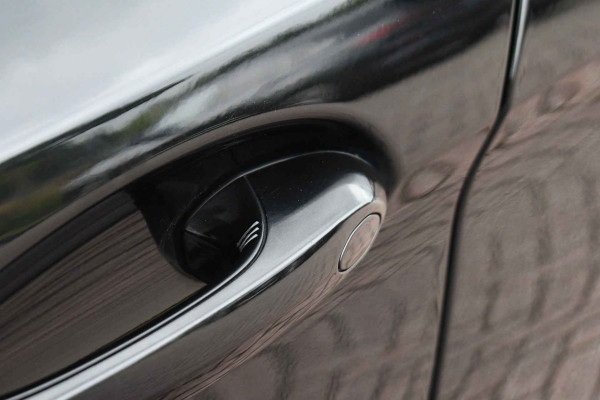 BMW 5 Serie Touring 530e xDrive M-Sport Pano ACC H/K HUD 19inch