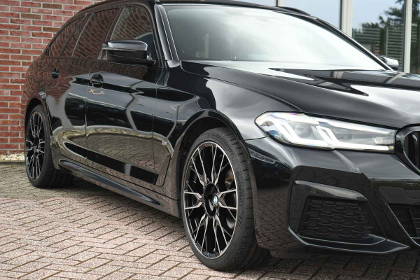 BMW 5 Serie Touring 530e xDrive M-Sport Pano ACC H/K HUD 19inch