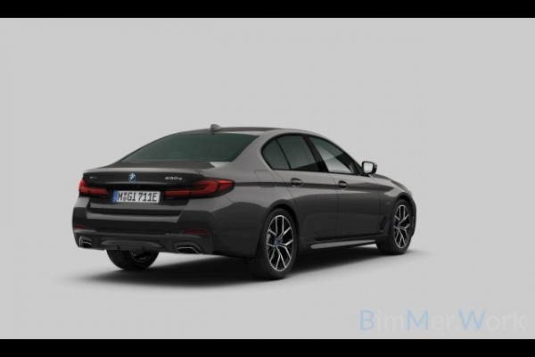 BMW 5 Serie 530e xDrive M-Sport Pano ACC H/K HUD Comf-zetels DAB