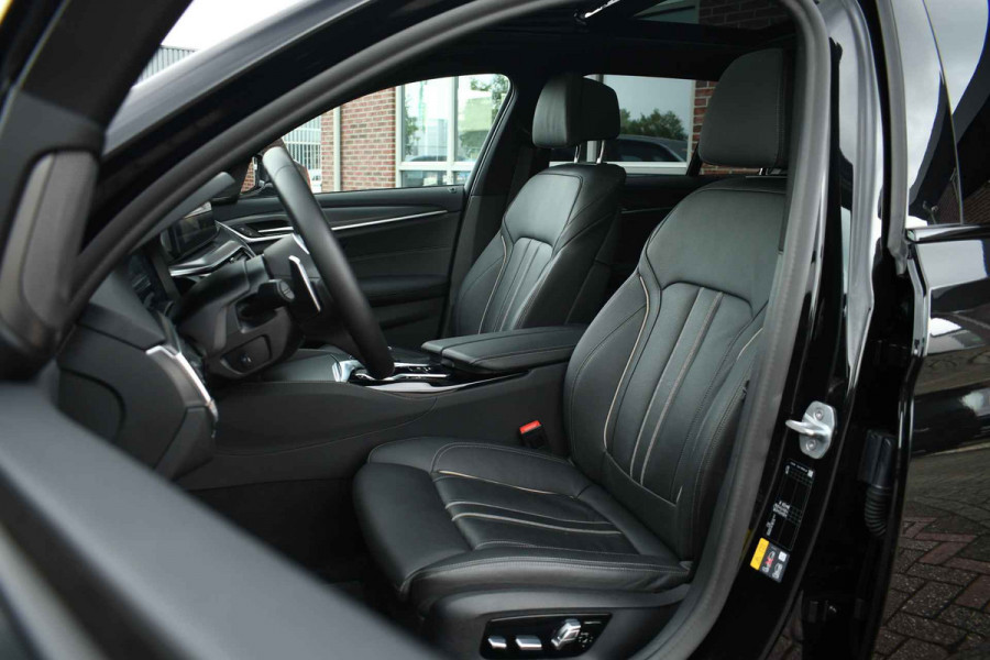 BMW 5 Serie 530e xDrive M-Sport Pano ACC H/K HUD Comf-zetels DAB