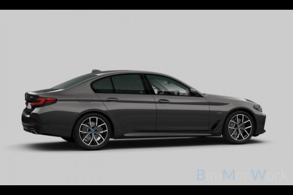 BMW 5 Serie 530e xDrive M-Sport Pano ACC H/K HUD Comf-zetels DAB