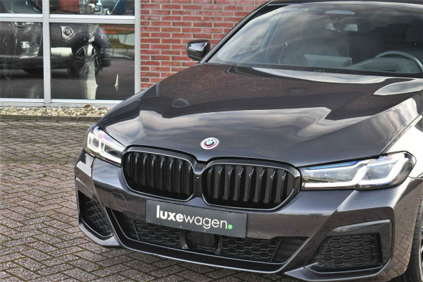 BMW 5 Serie 530e xDrive M-Sport Pano ACC H/K HUD Comf-zetels DAB