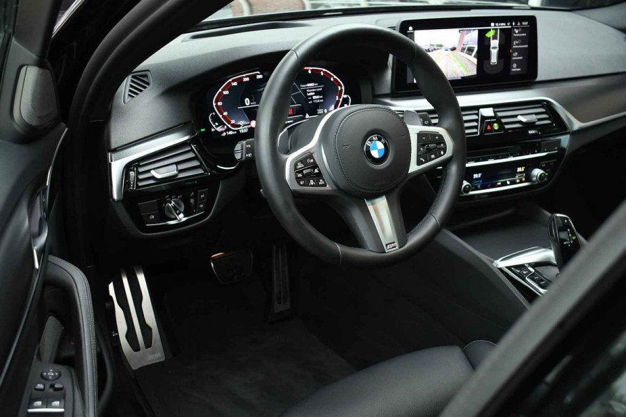 BMW 5 Serie 530e xDrive M-Sport Pano ACC H/K HUD Comf-zetels DAB
