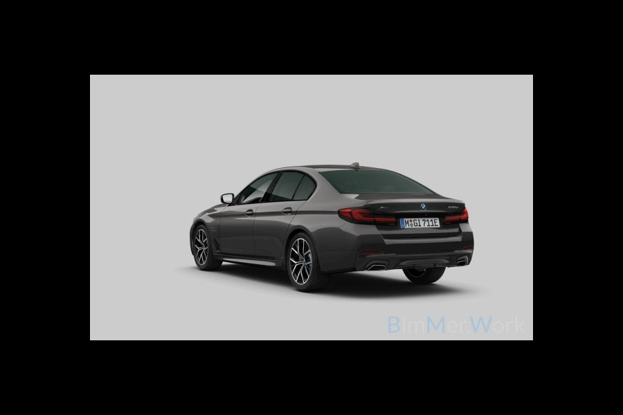 BMW 5 Serie 530e xDrive M-Sport Pano ACC H/K HUD Comf-zetels DAB