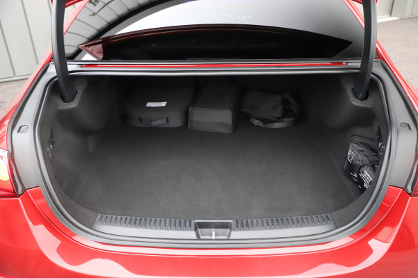 Mercedes-Benz E-Klasse 400e AMG 4-Matic | 381PK | Luchtvering | Achterasbesturing | Head-up | Burmester 4D | Keyless-go | Pano | Distronic | 2024.