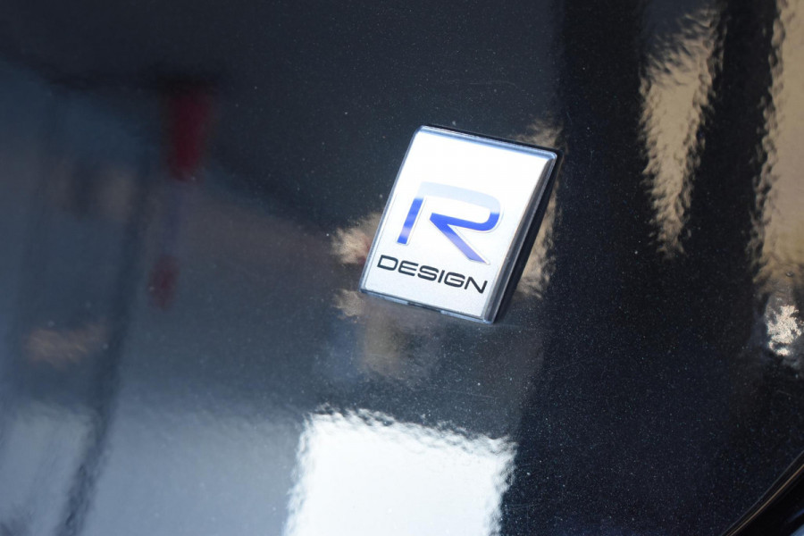 Volvo V40 T4 190PK Business Sport R-Design / Navigatie / Trekhaak / Leren bekleding / Stoelverwarming / Parkeersensoren v+a / Panoramadak / Achteruitrijcamera / Privacy Glass