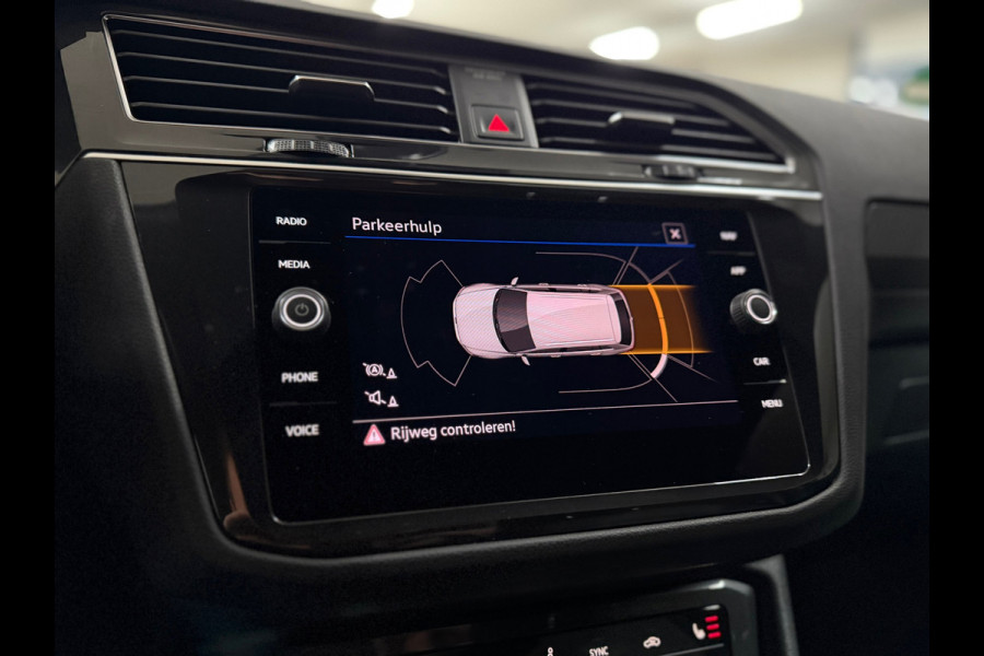 Volkswagen Tiguan 1.4 TSI eHybrid R-Line Business+ | Black Style | Half leer | 19' inch | Adaptive Cruise Control | Navigatie
