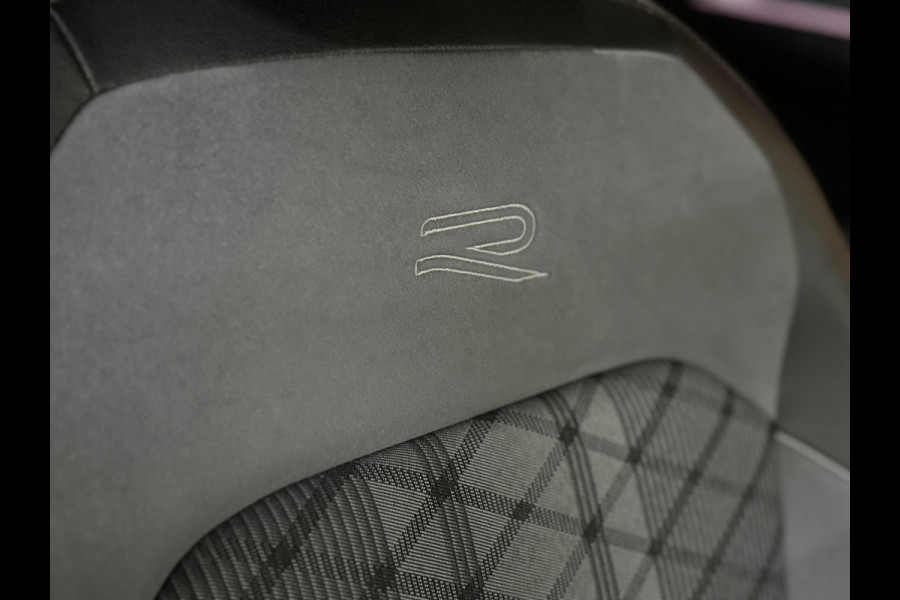 Volkswagen Tiguan 1.4 TSI eHybrid R-Line Business+ | Black Style | Half leer | 19' inch | Adaptive Cruise Control | Navigatie