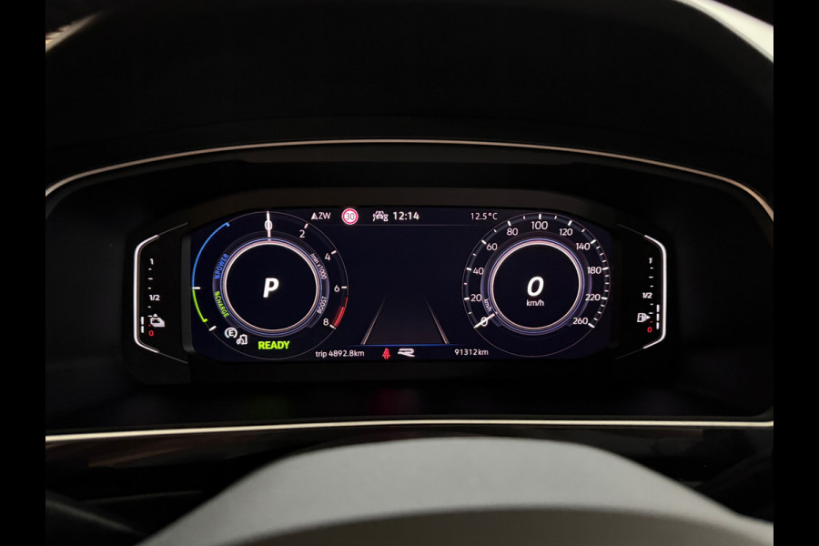 Volkswagen Tiguan 1.4 TSI eHybrid R-Line Business+ | Black Style | Half leer | 19' inch | Adaptive Cruise Control | Navigatie