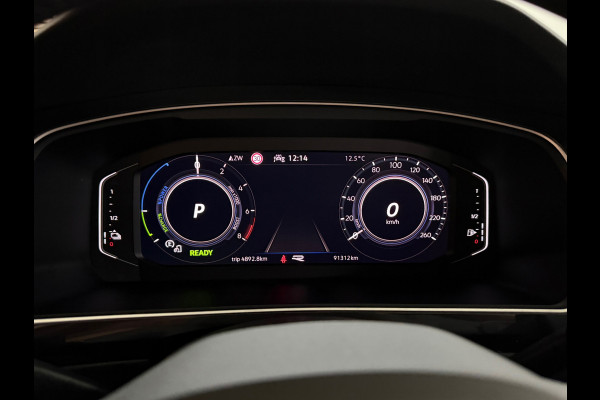 Volkswagen Tiguan 1.4 TSI eHybrid R-Line Business+ | Black Style | Half leer | 19' inch | Adaptive Cruise Control | Navigatie