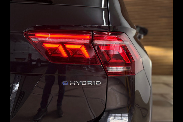 Volkswagen Tiguan 1.4 TSI eHybrid R-Line Business+ | Black Style | Half leer | 19' inch | Adaptive Cruise Control | Navigatie