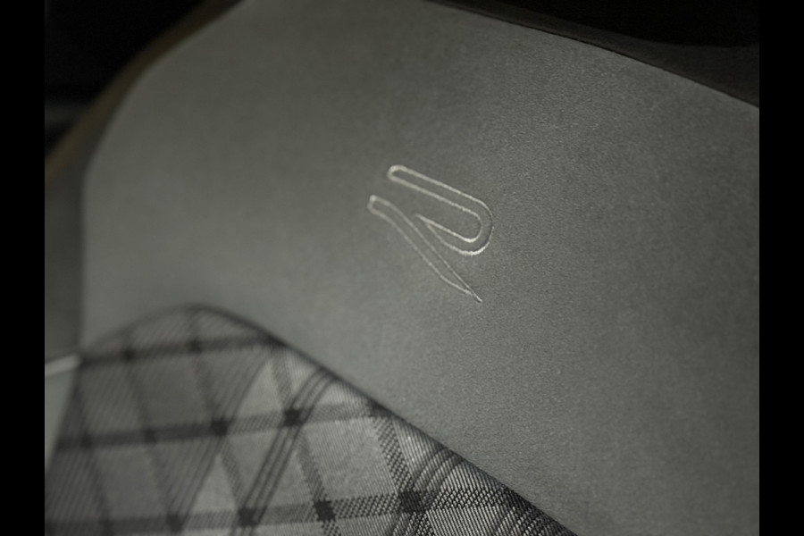 Volkswagen Tiguan 1.4 TSI eHybrid R-Line Business+ | Black Style | Half leer | 19' inch | Adaptive Cruise Control | Navigatie