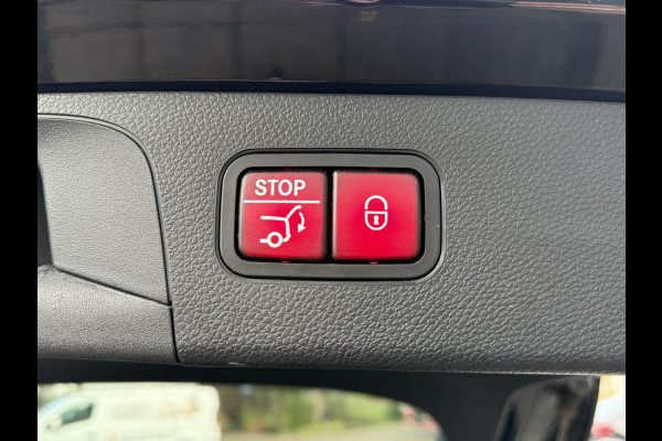 Mercedes-Benz GLC 300e 4MATIC AMG | Navi | Panorama | Trekhaak | Burmester |