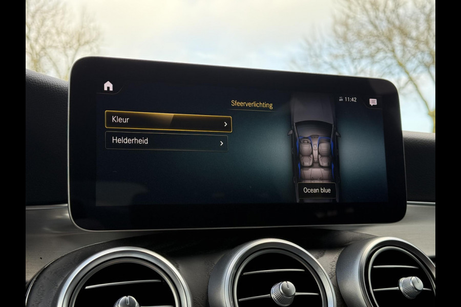 Mercedes-Benz GLC 300e 4MATIC AMG | Navi | Panorama | Trekhaak | Burmester |